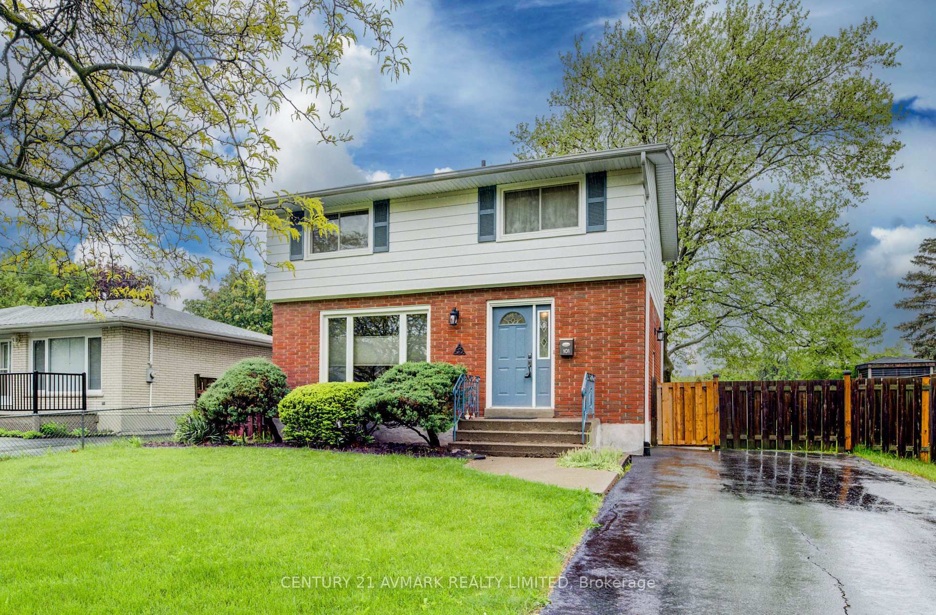 Property Photo:  101 Meredith Drive  ON L2M 6C5 