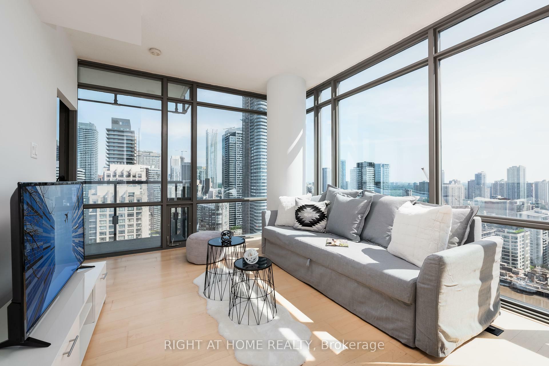 Property Photo: 37 Grosvenor Street 3006 ON M4Y 3G5