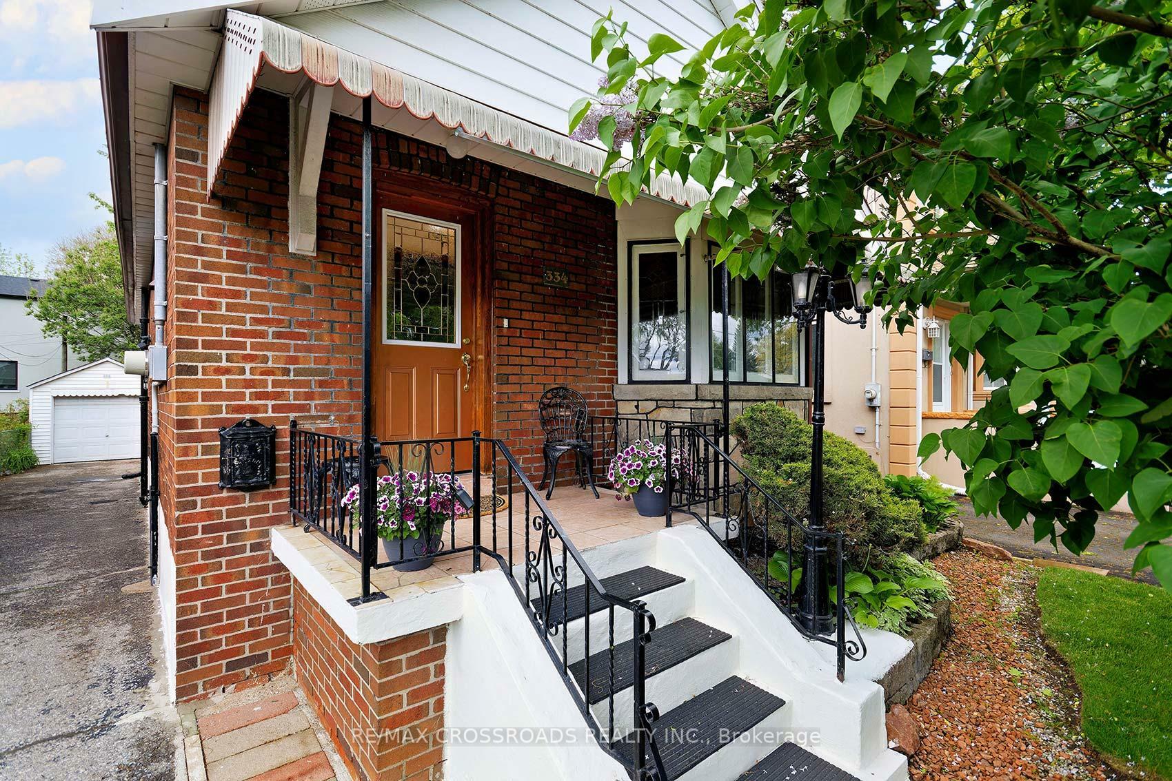 Photo de la propriété:  334 O'Connor Drive  ON M4J 2V3 