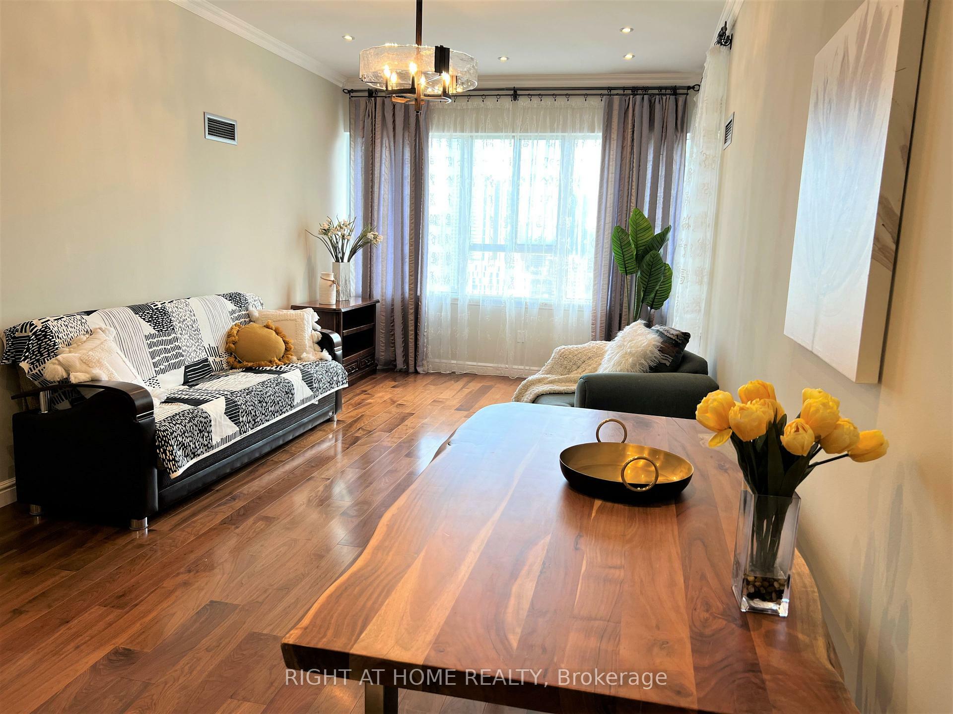 Photo de la propriété: 45 Carlton Street Ph2 ON M5B 2H9