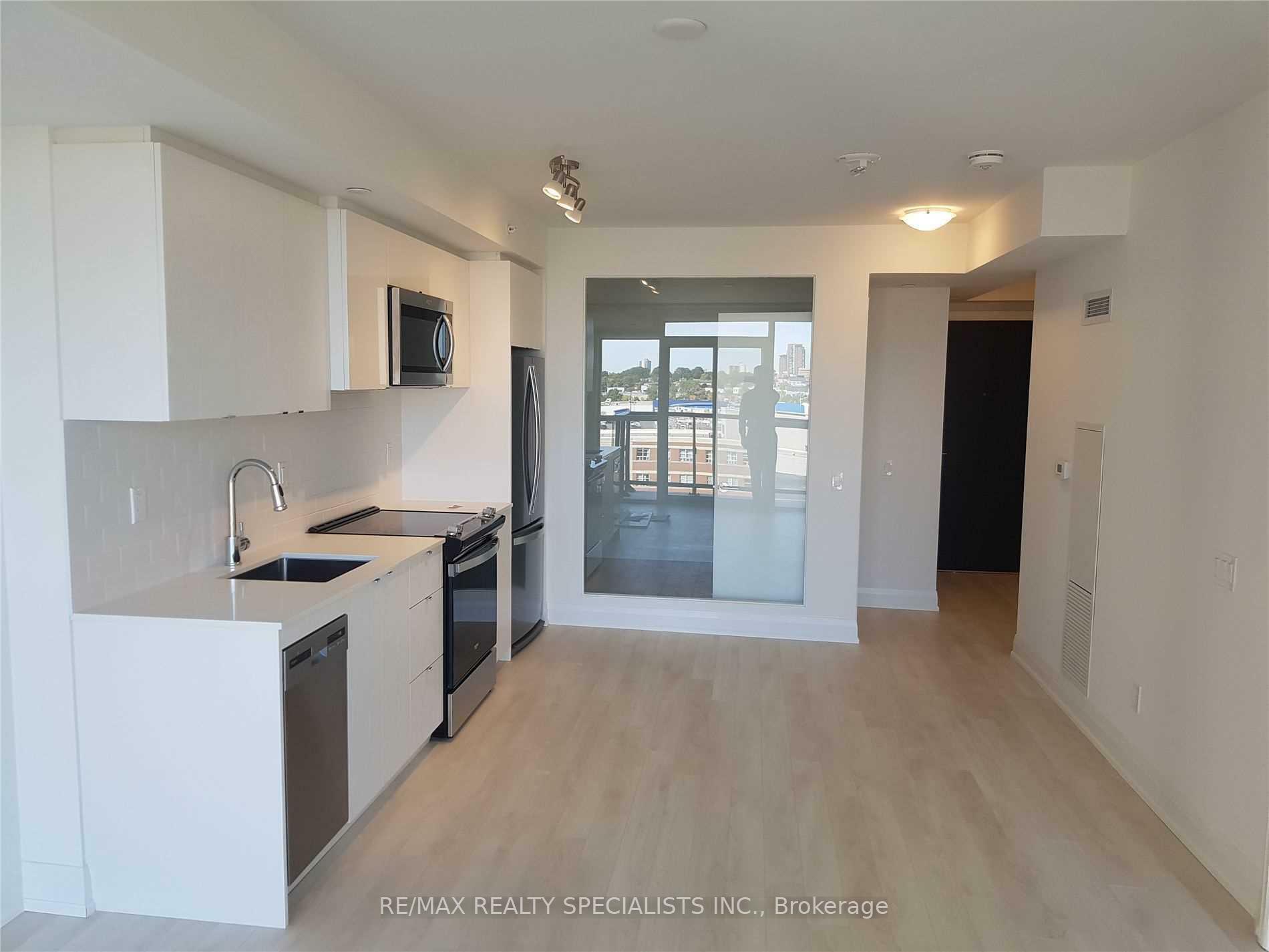 Property Photo:  1461 Lawrence Avenue W 1108  ON M6L 0A6 