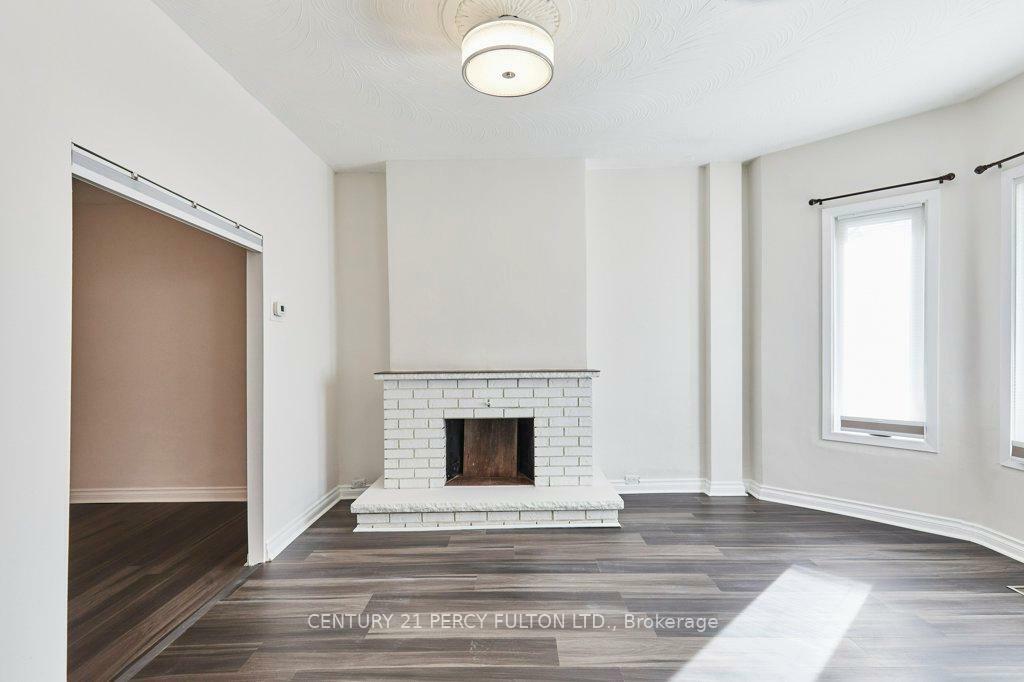 Photo de la propriété: 471 Shaw Street ON M6G 3L4