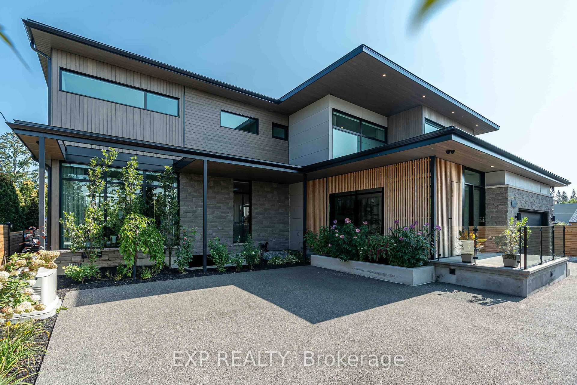 Property Photo:  1979 Prince Of Wales Drive  ON K2C 3J7 