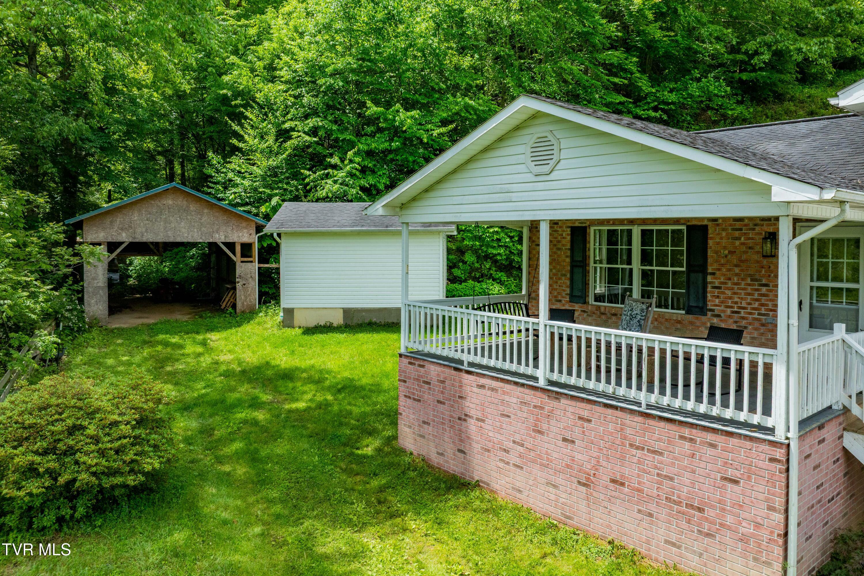 Property Photo: 402 Crabtree Road TN 37687