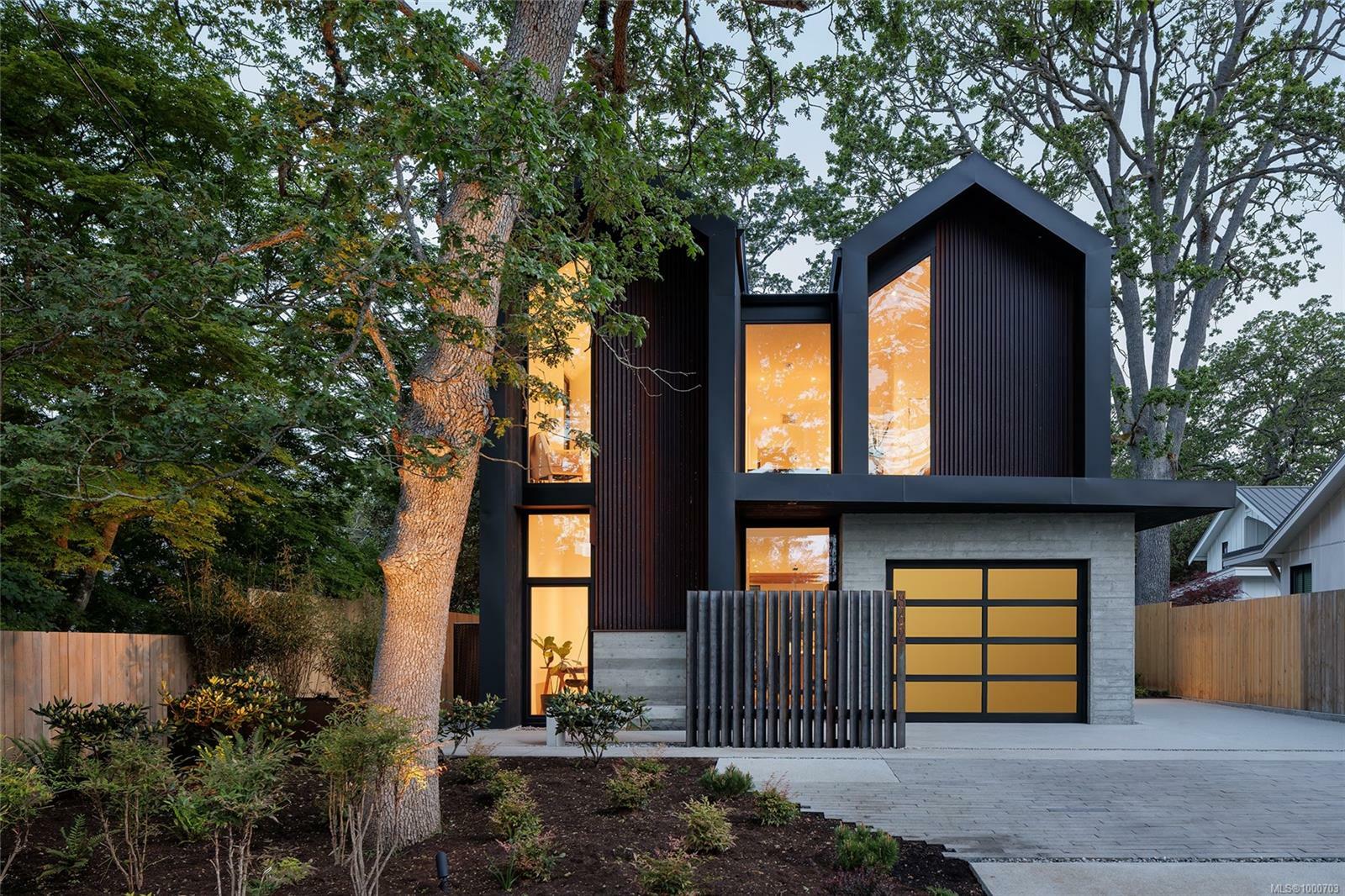 Property Photo: 862 Somenos St BC V8S 4A6