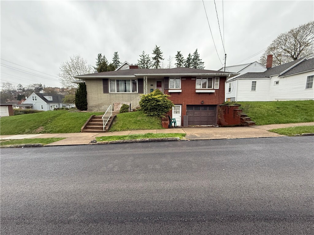 Property Photo: 402 Arch Avenue PA 15601