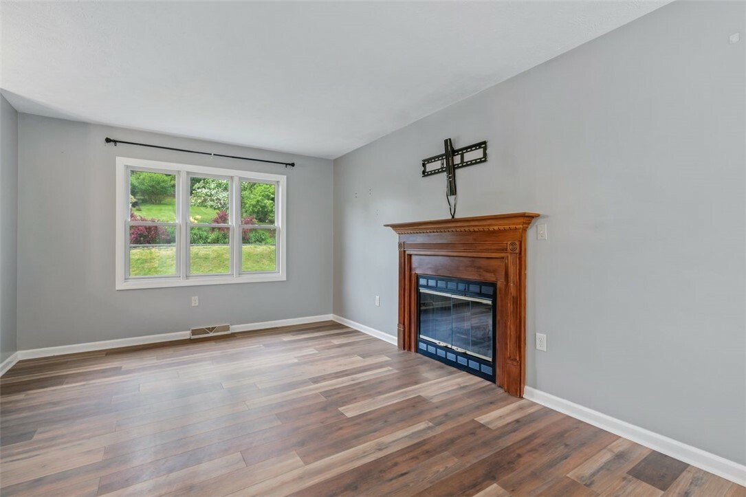 Property Photo: 916 Timberland Ave PA 15226