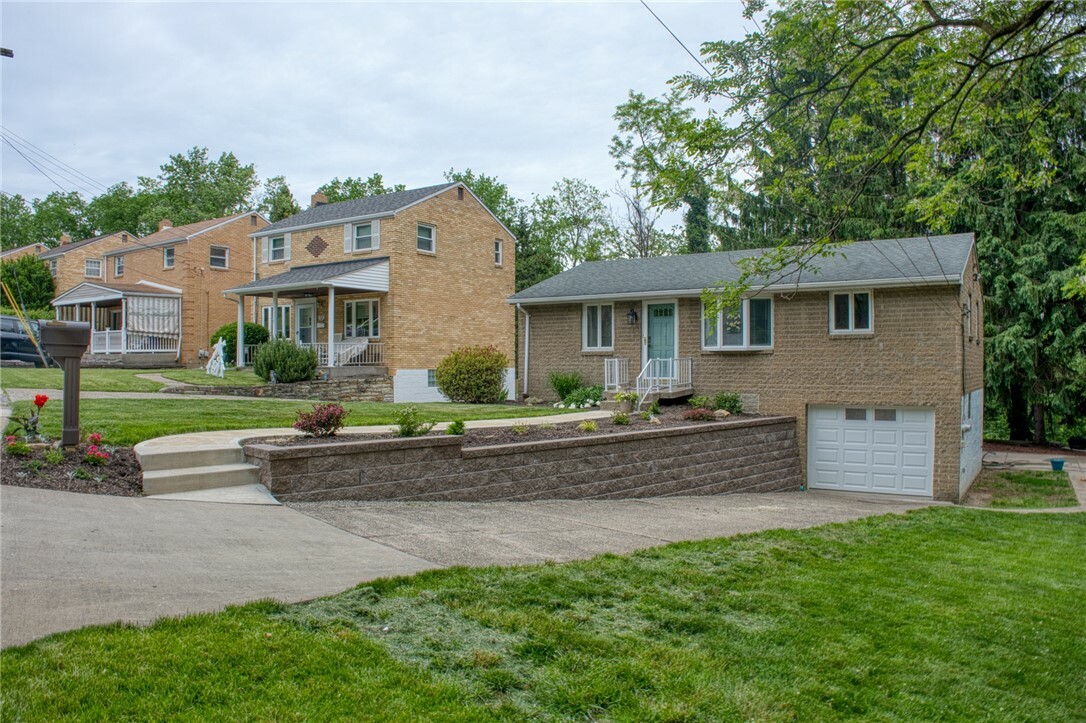 Property Photo: 426 Ridgemont Dr. PA 15220