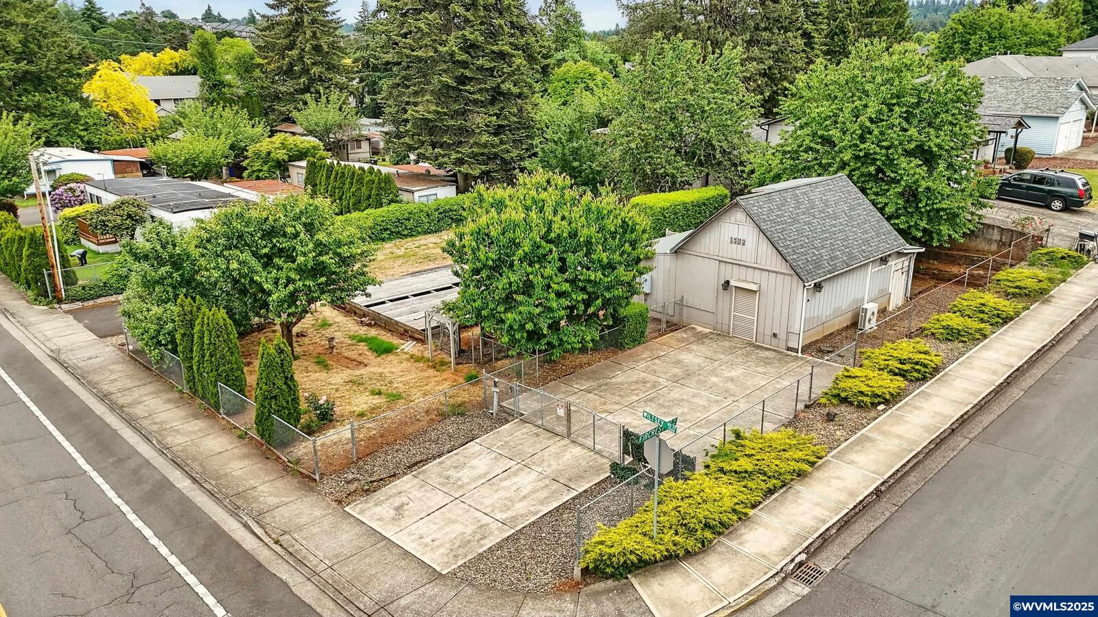 Property Photo:  1582 SE Wiltsey Rd  OR 97306 