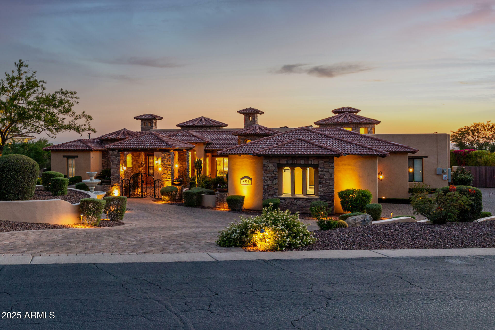 Property Photo: 4328 N Pinnacle Ridge Circle AZ 85207