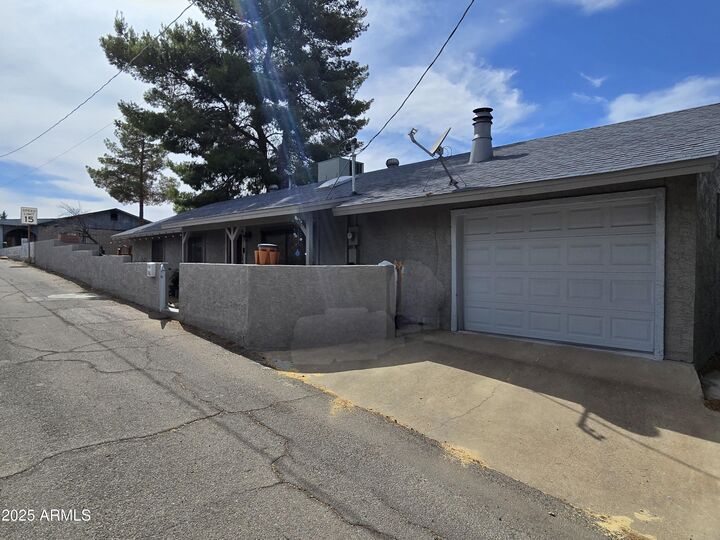 Property Photo:  186 E Kelly Street  AZ 85539 