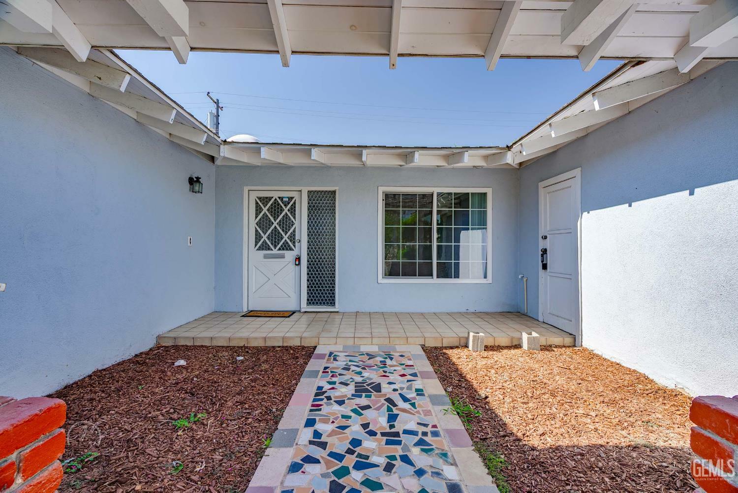Property Photo:  6201 Hartman Avenue  CA 93309 