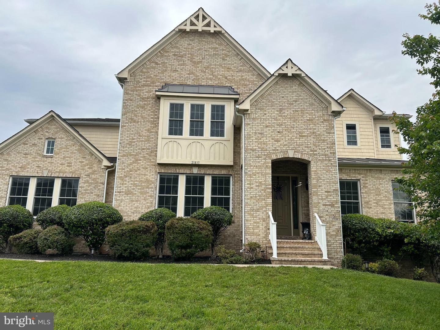 Property Photo: 21835 Knob Hill Place VA 20148