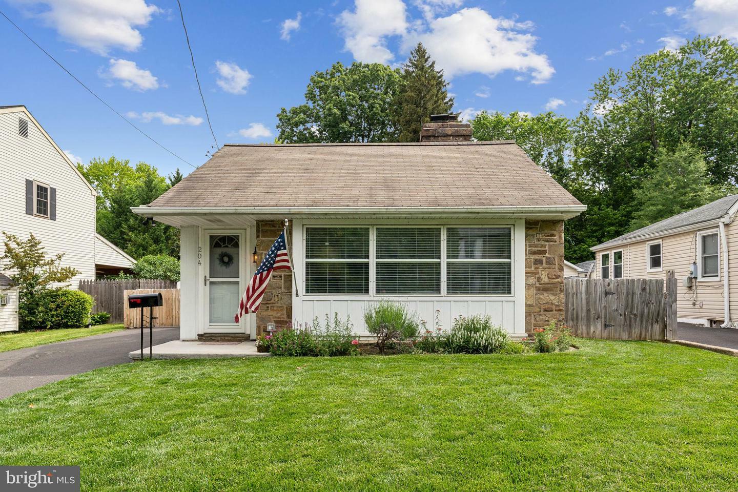 Property Photo: 204 Yeakel Avenue PA 19038