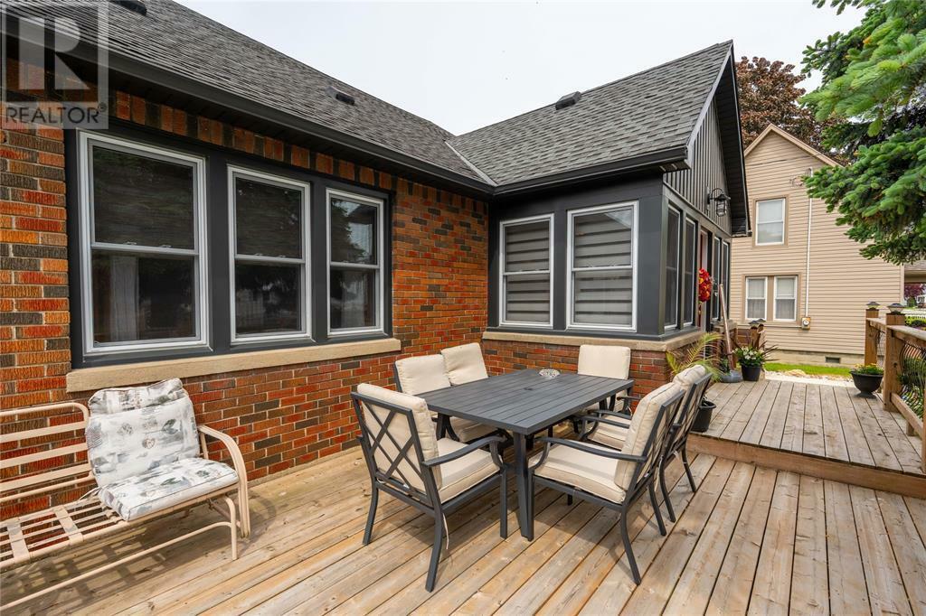 Photo de la propriété: 427 Lafontaine Street ON N8A 4J3