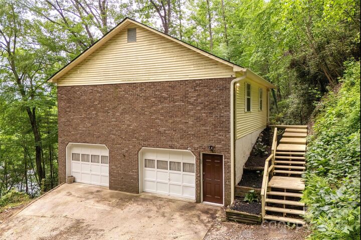 Property Photo: 608 Surrey Glen Circle NC 28739