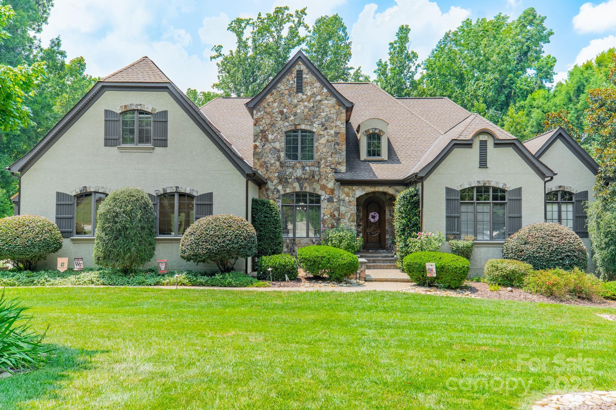 Property Photo: 1032 Seminole Drive NC 28173