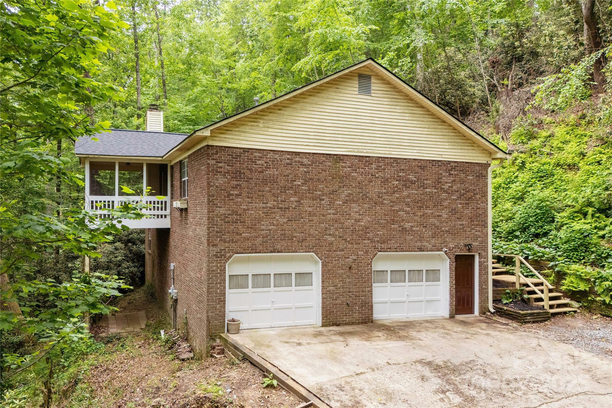 Property Photo:  608 Surrey Glen Circle  NC 28739 