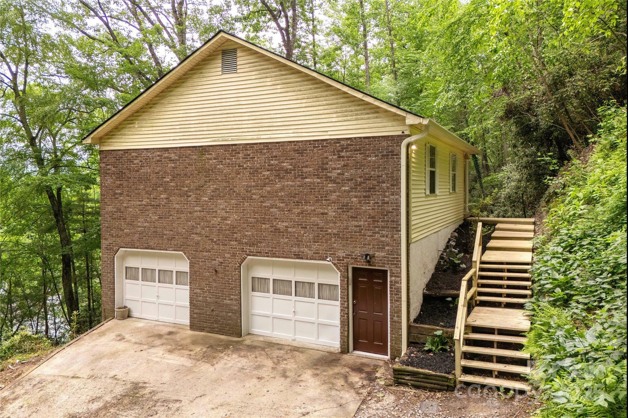 608 Surrey Glen Circle  Hendersonville NC 28739 photo