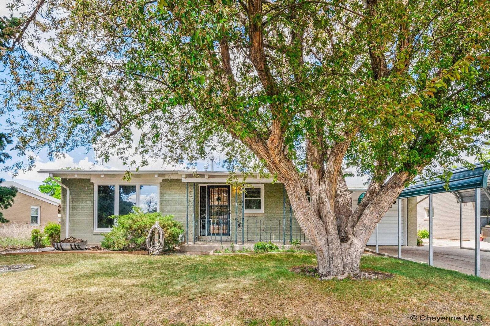 Property Photo: 2222 E Pershing Blvd WY 82001