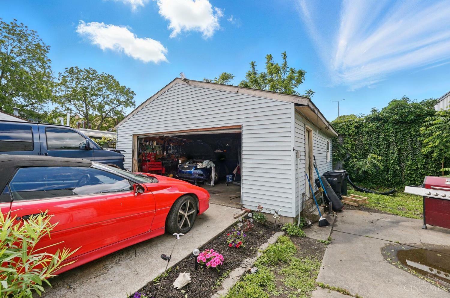 Property Photo: 1317 Bates Avenue OH 45225