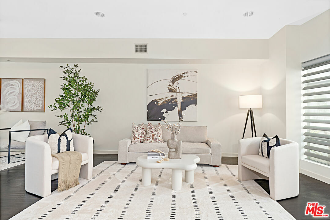 Property Photo: 3119 Via Dolce CA 90292