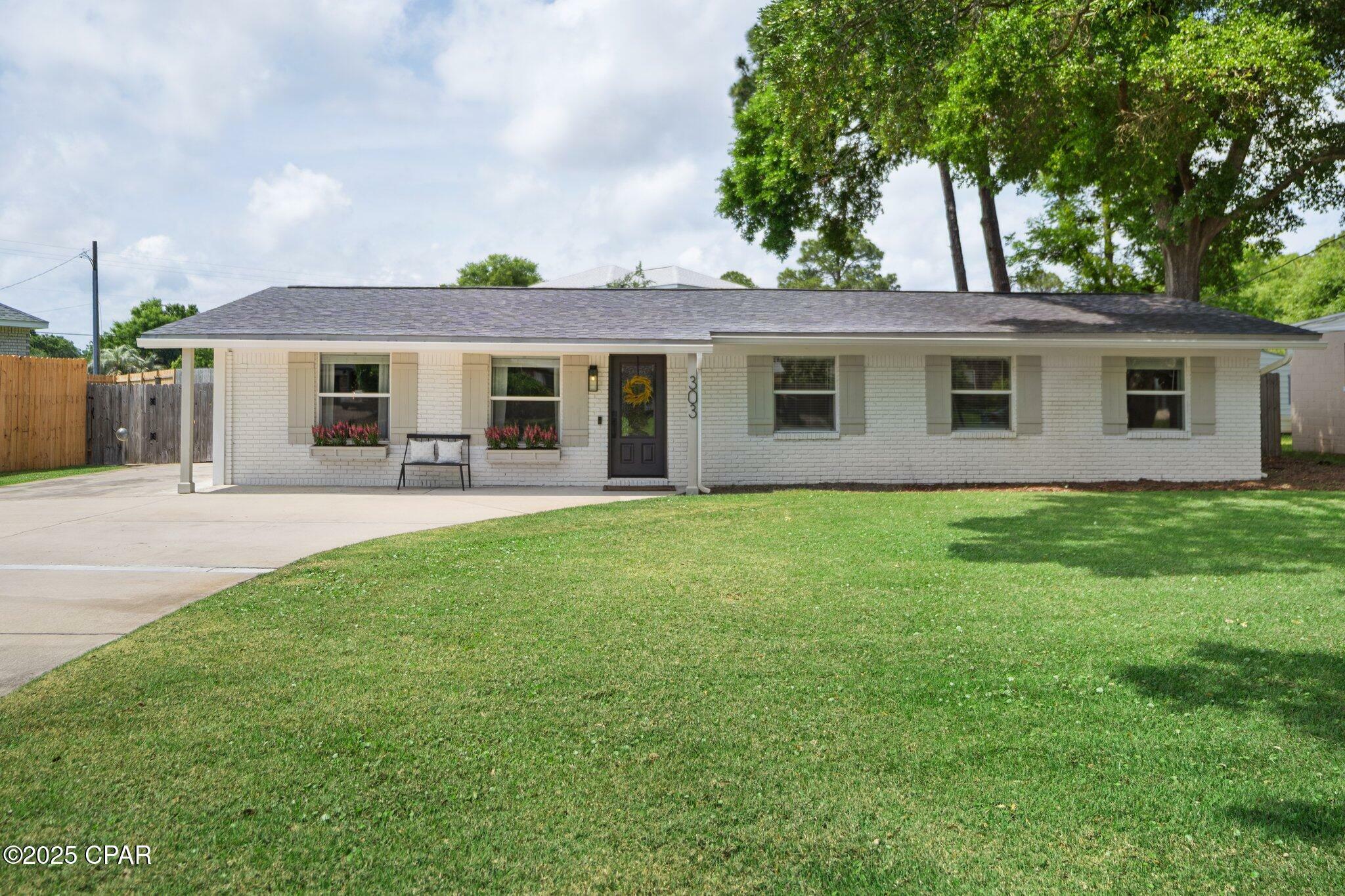 Property Photo: 303 NE Ohio Place FL 32548