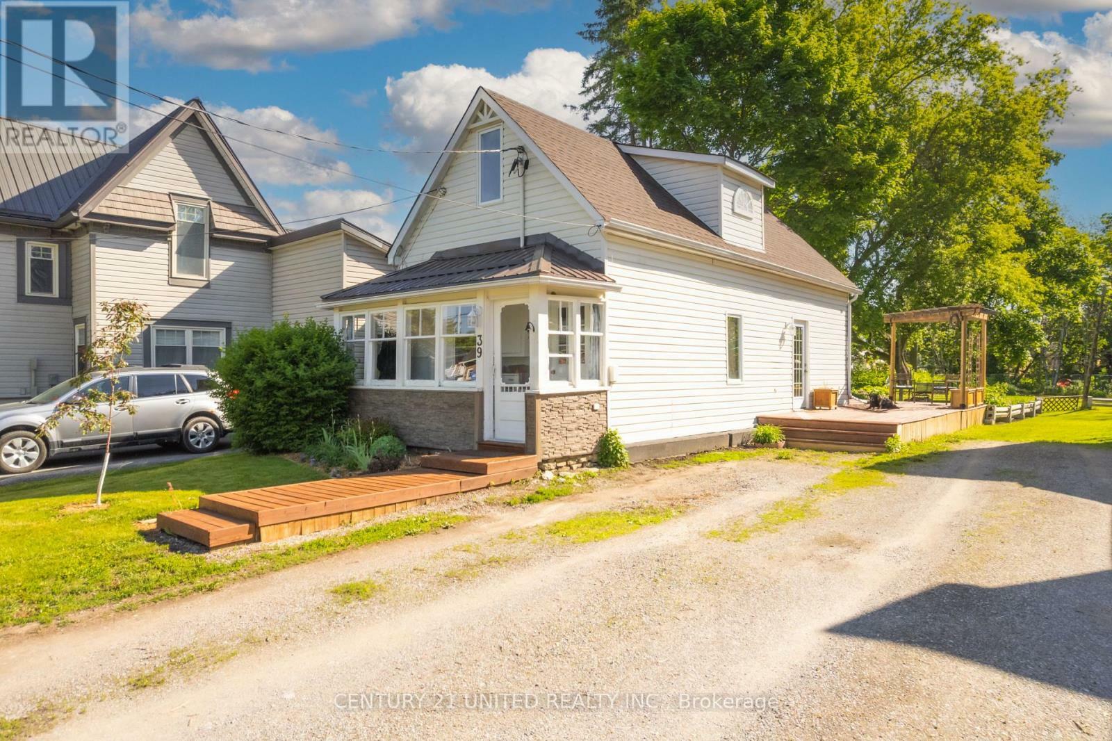 Property Photo: 39 Raglan Street South ON K0L 1L0
