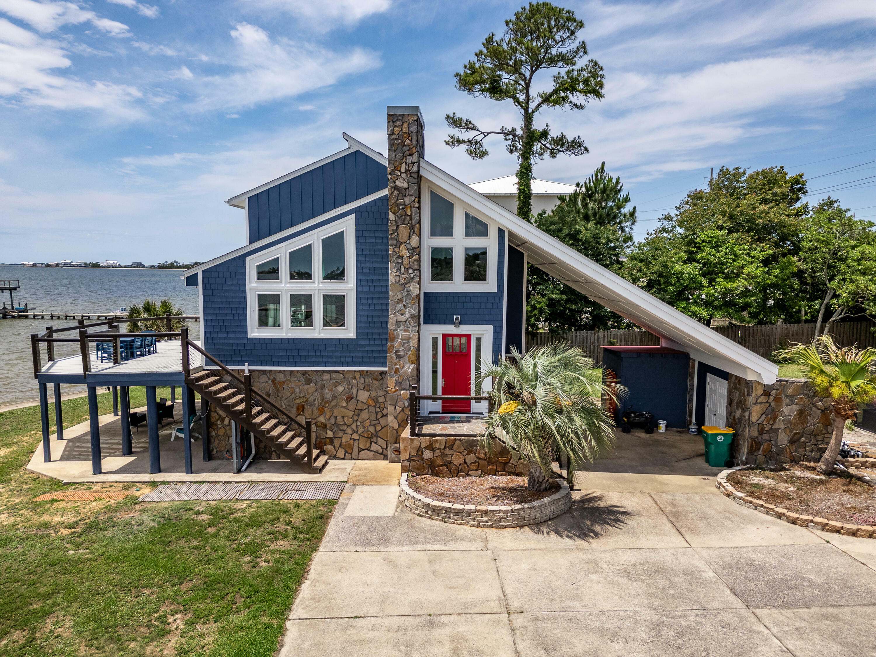 Property Photo: 2807 W Highway 98 FL 32569