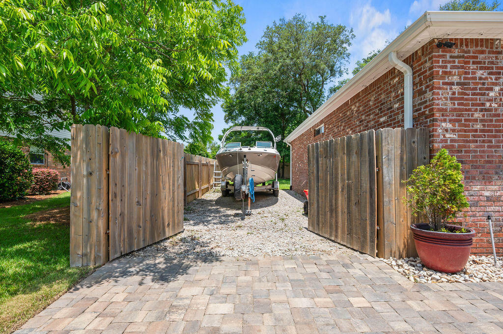 Property Photo: 4475 New Market Road FL 32578