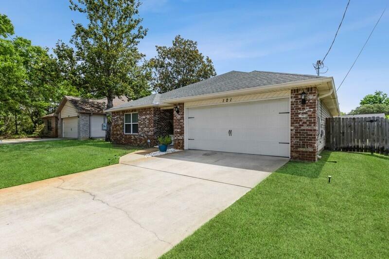 Property Photo: 121 Marimba Street FL 32569