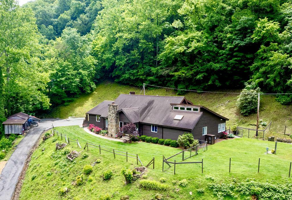 Property Photo: 182 Jimmies Creek KY 41559
