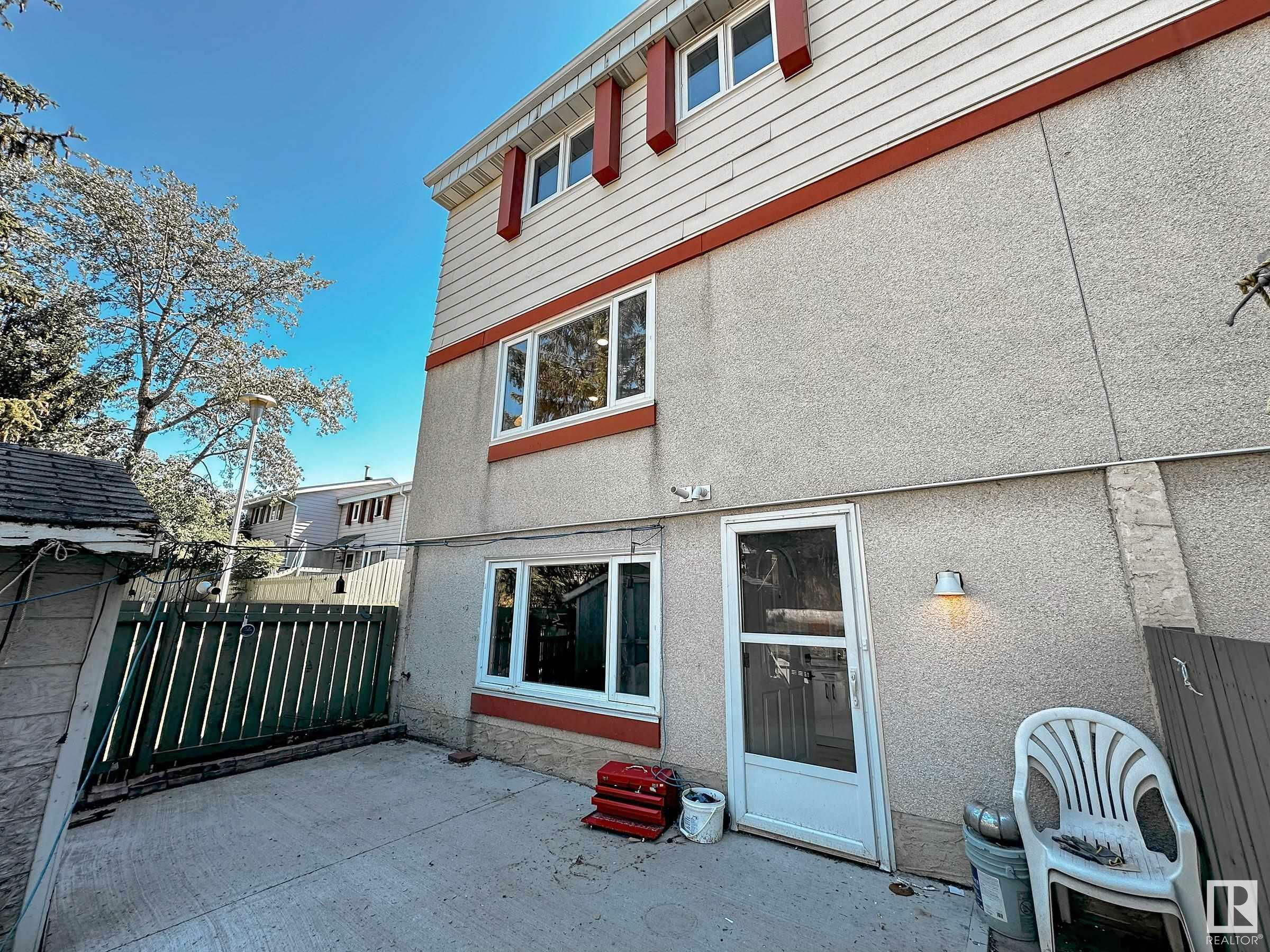 6J Callingwood Court NW  Edmonton AB T5T 0H5 photo