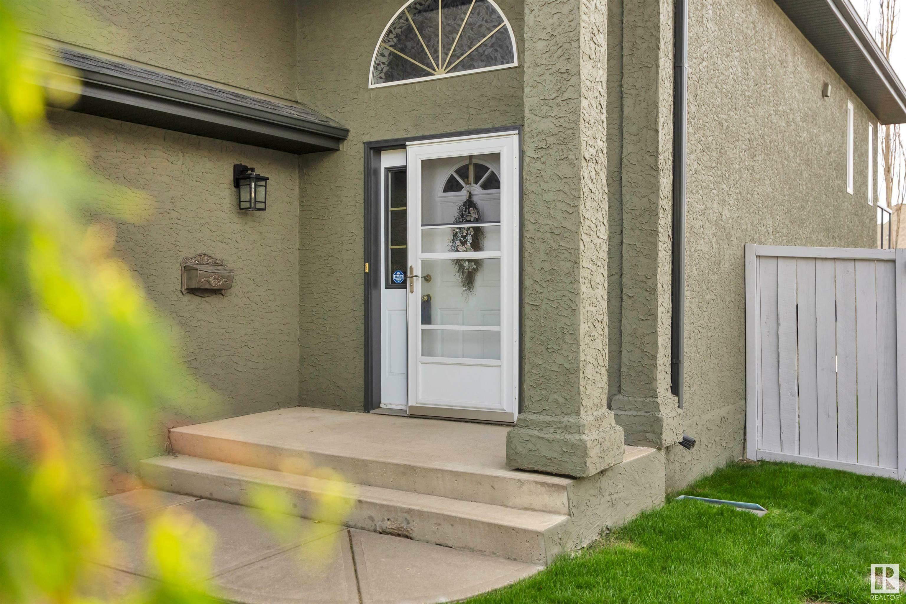 Property Photo: 2928 39 Avenue NW AB T6T 1L2