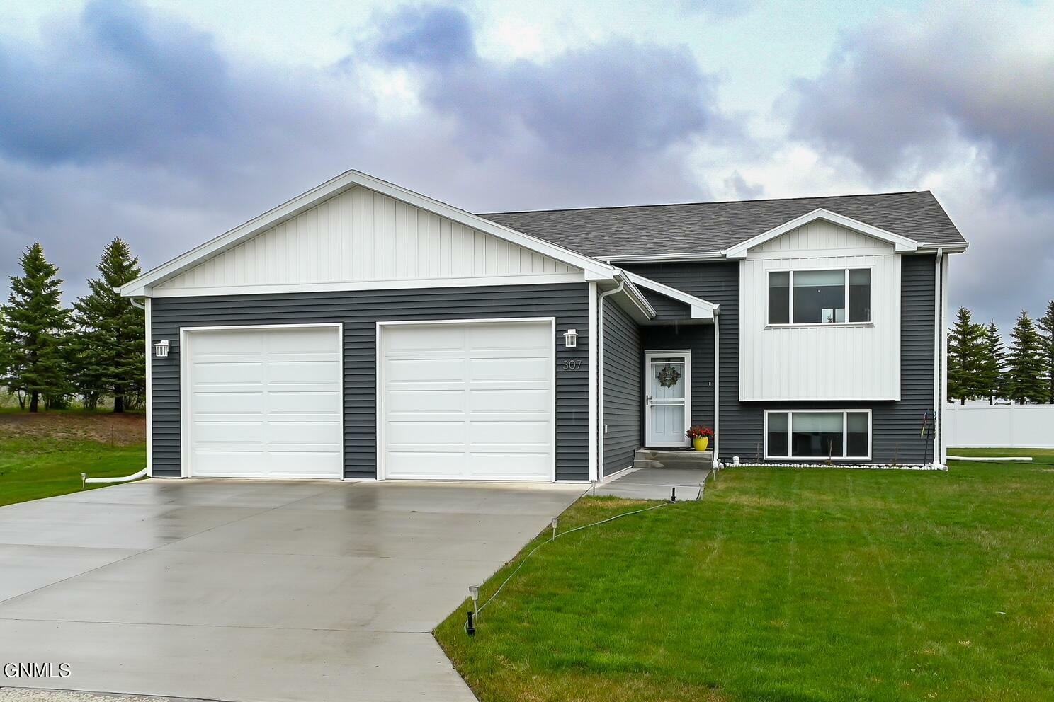 Property Photo: 307 7th Avenue SW ND 58785