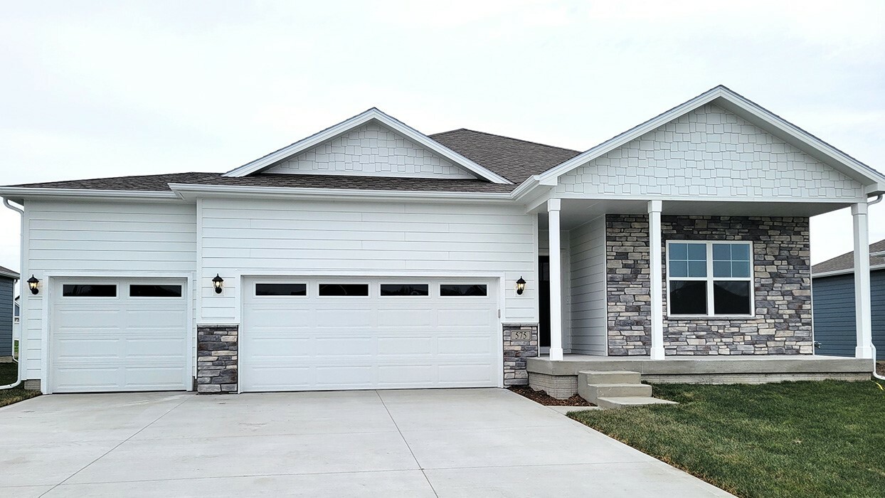 Property Photo: 1001 NE 12th Street IA 50111