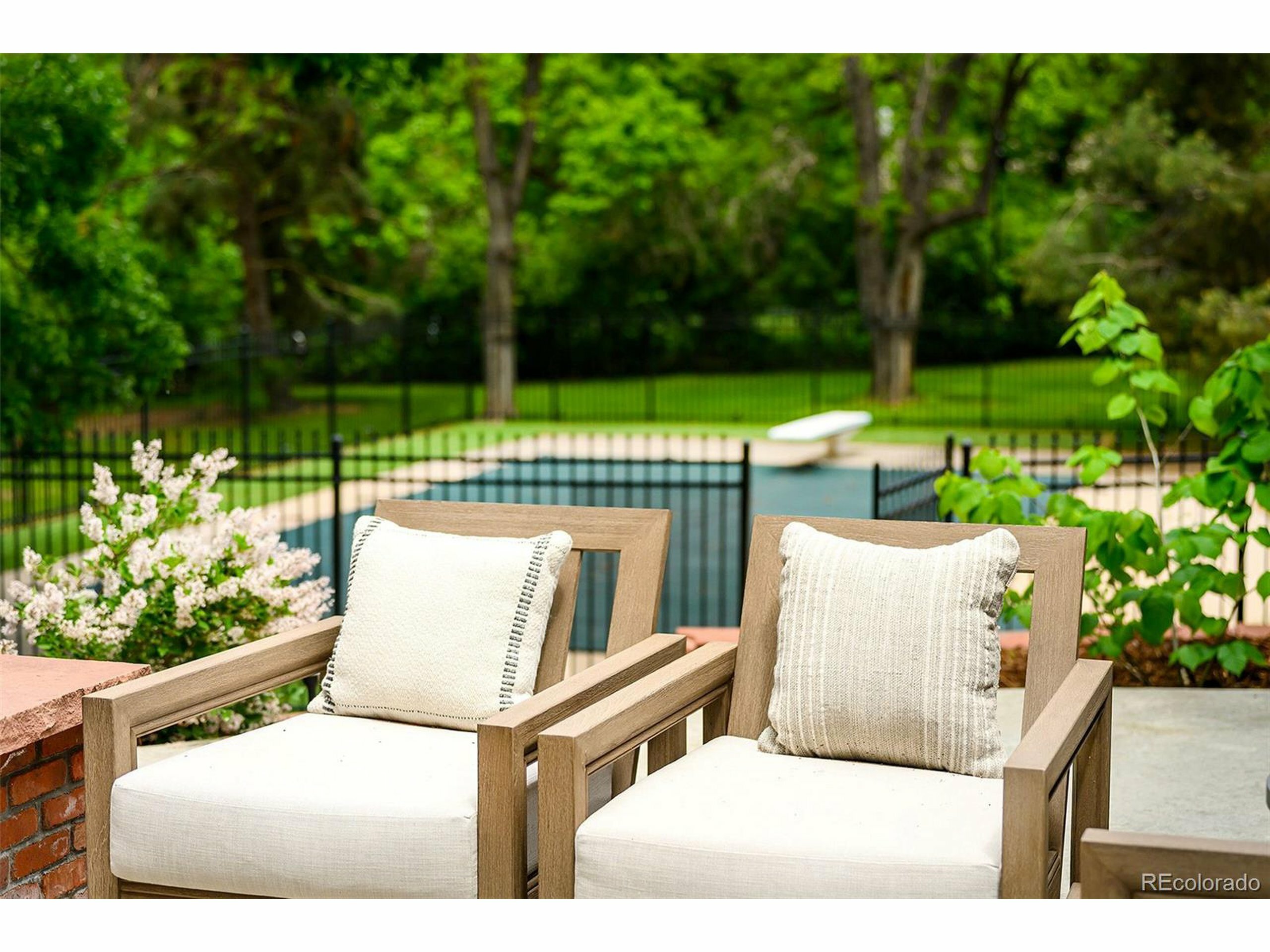 Property Photo: 39 Sedgwick Dr CO 80113