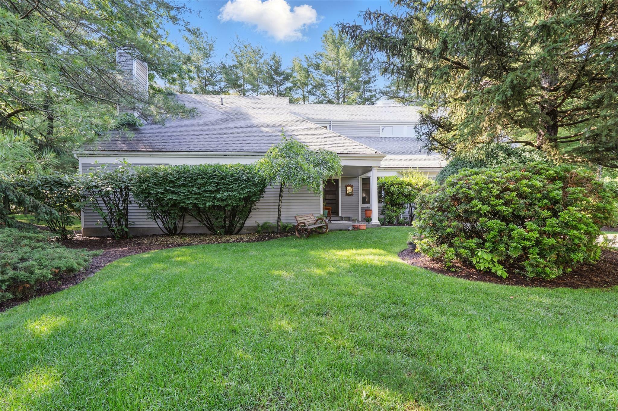 2 Greenwood Court  Briarcliff Manor NY 10510 photo