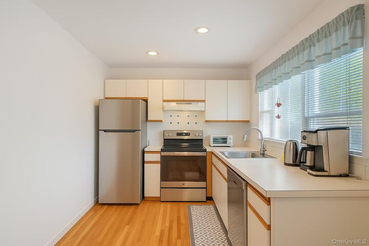 Property Photo:  28 Huntting Road  NY 11937 