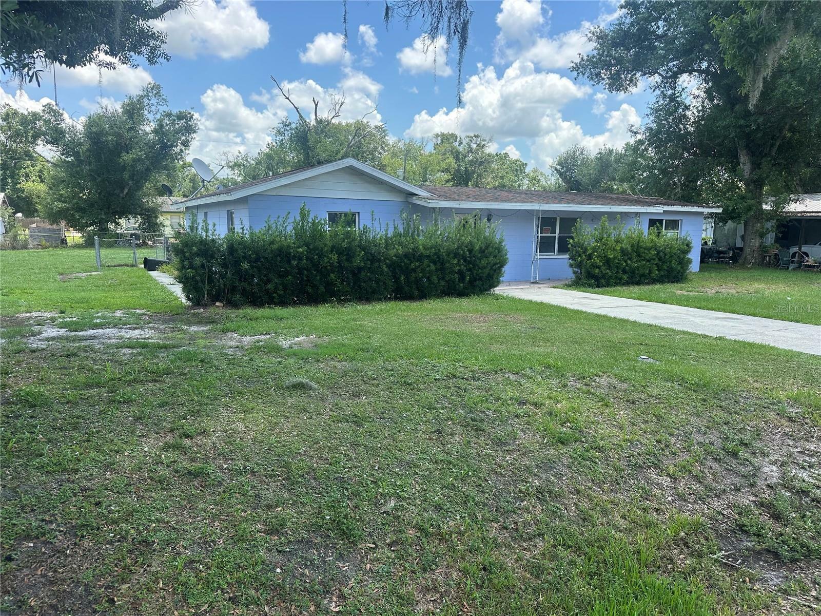 Property Photo: 708 N Johnson Avenue FL 34266