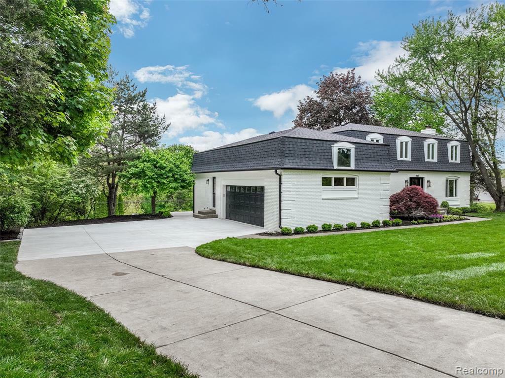 Property Photo: 941 Viewland Drive MI 48309 2579
