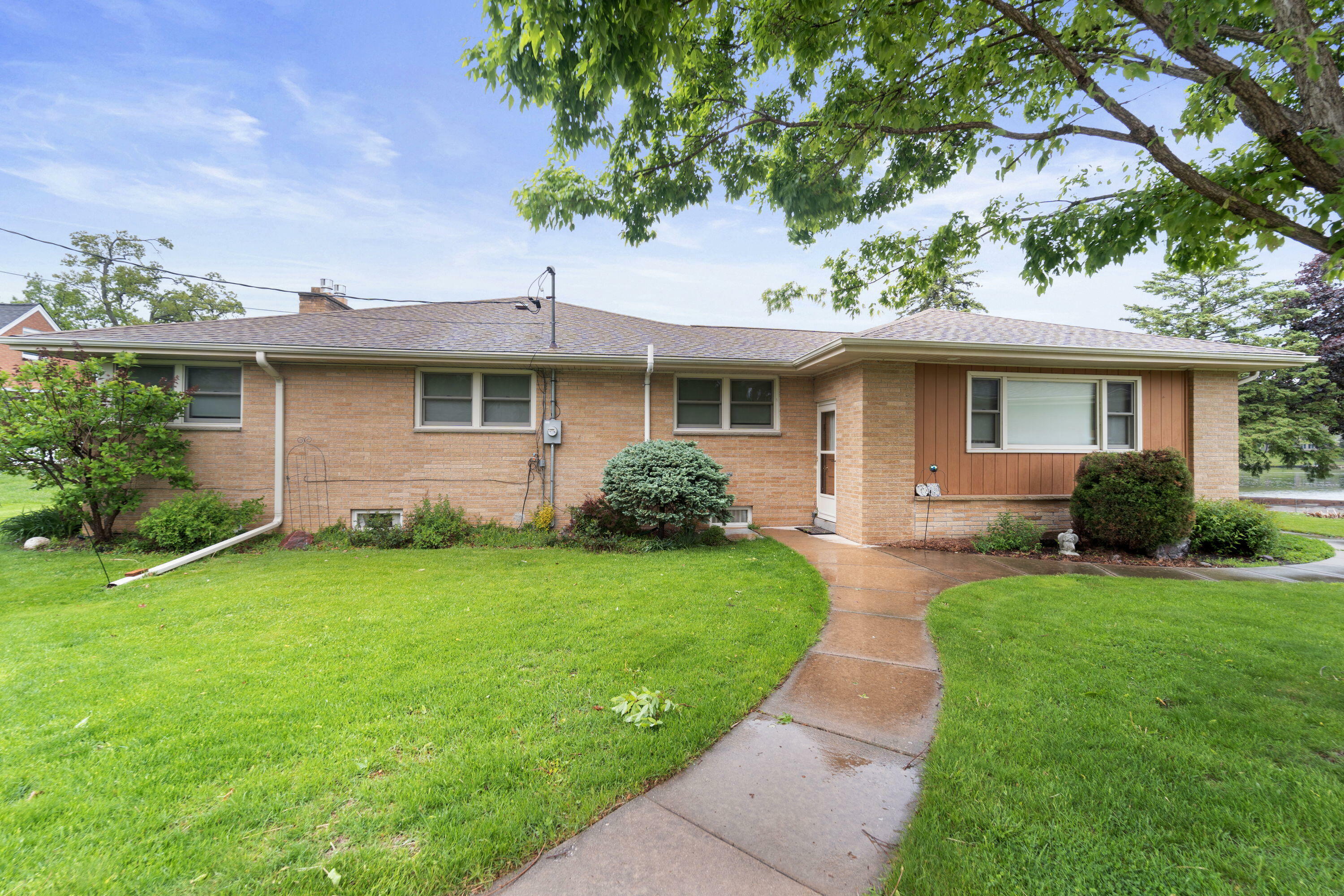 Property Photo: 5743 Island View Ct WI 53185