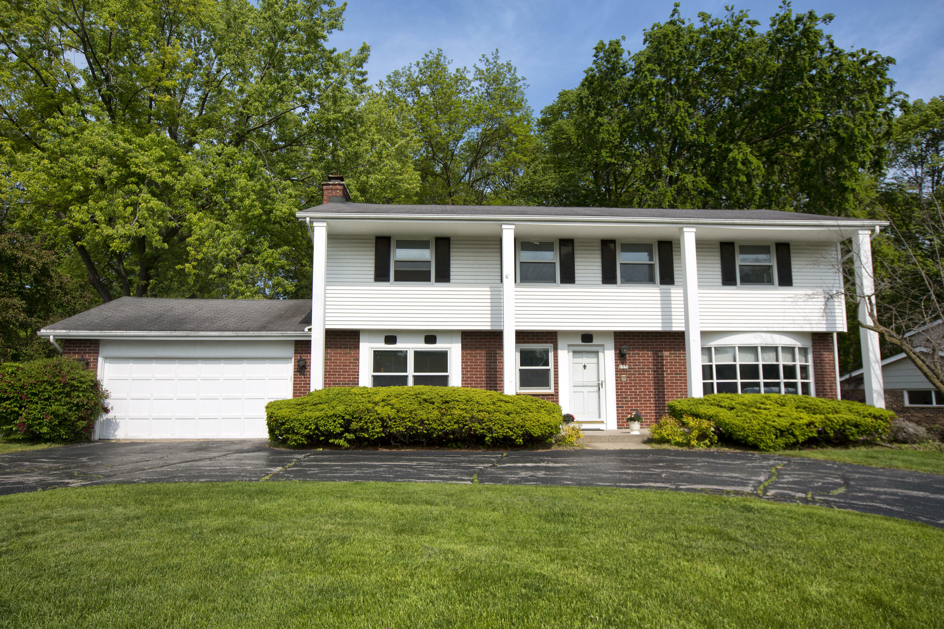 Property Photo: 6538 N Bethmaur Ln WI 53209