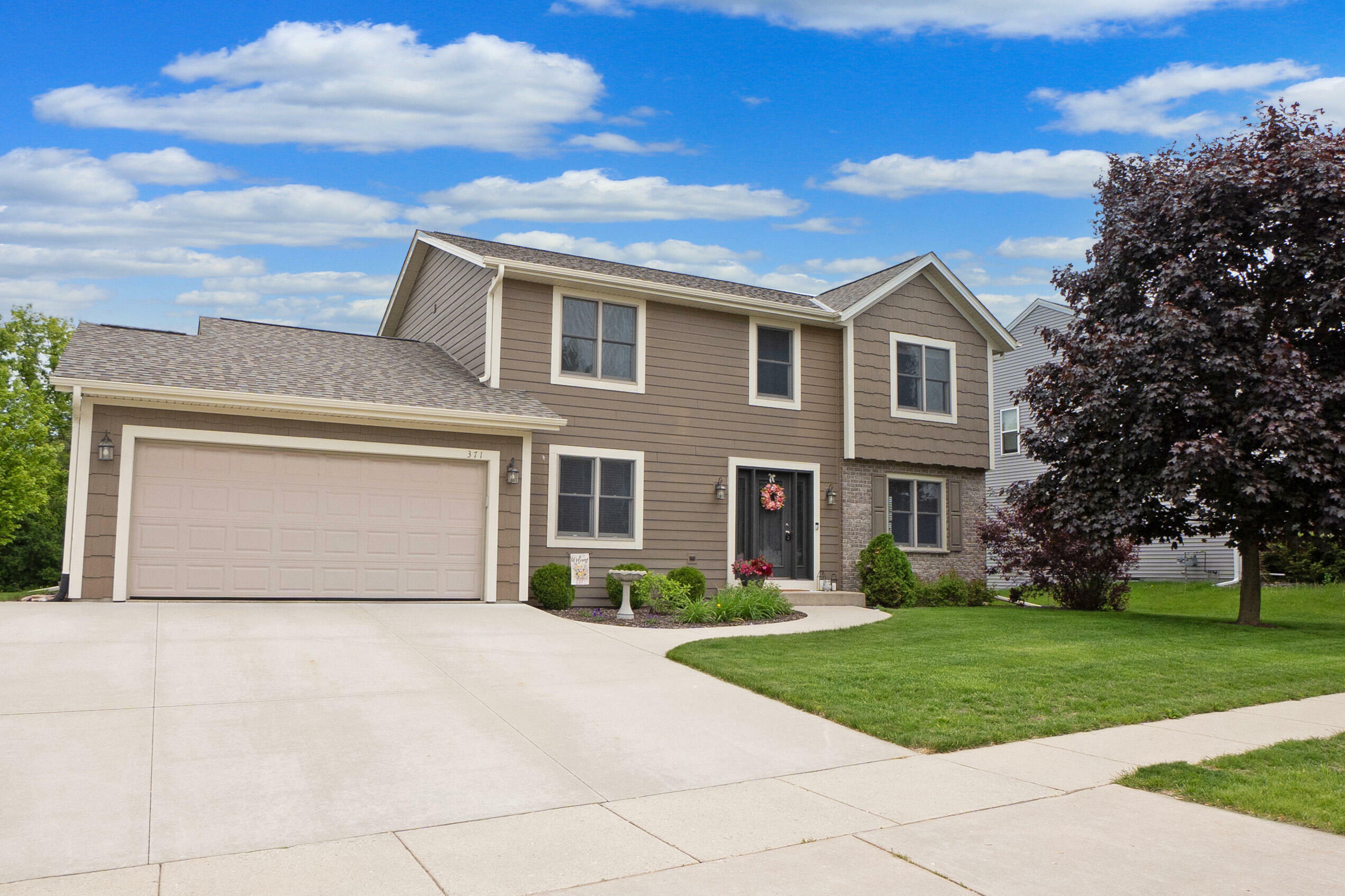 Property Photo: 371 Thurow Dr WI 53066