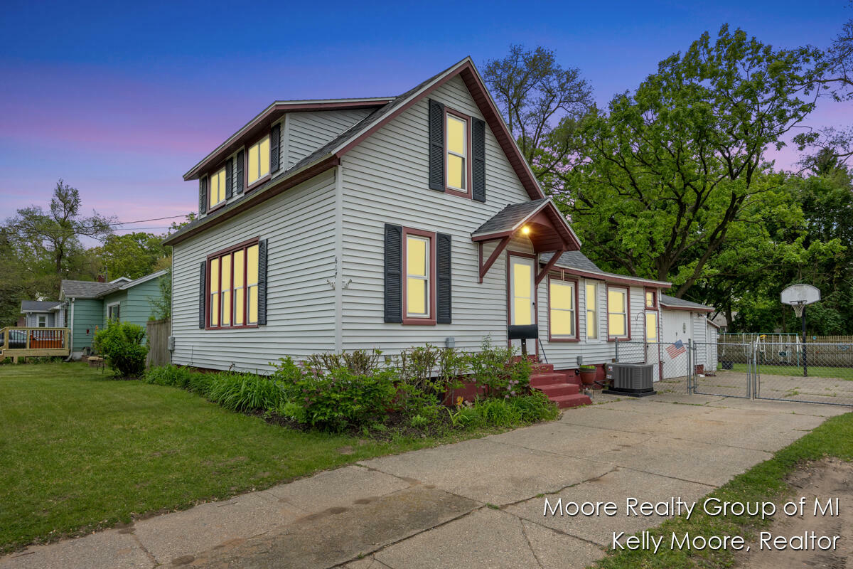 Property Photo: 607 E Coffren Street MI 48838