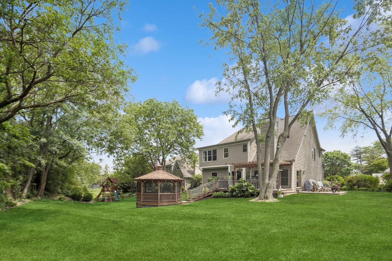Property Photo: 2030 Nachtman Court IL 60187