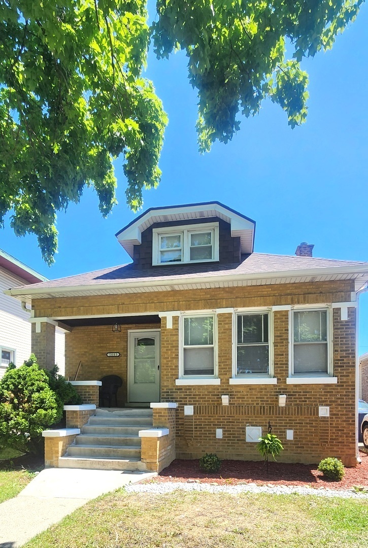 Property Photo:  1605 S 16th Avenue  IL 60153 