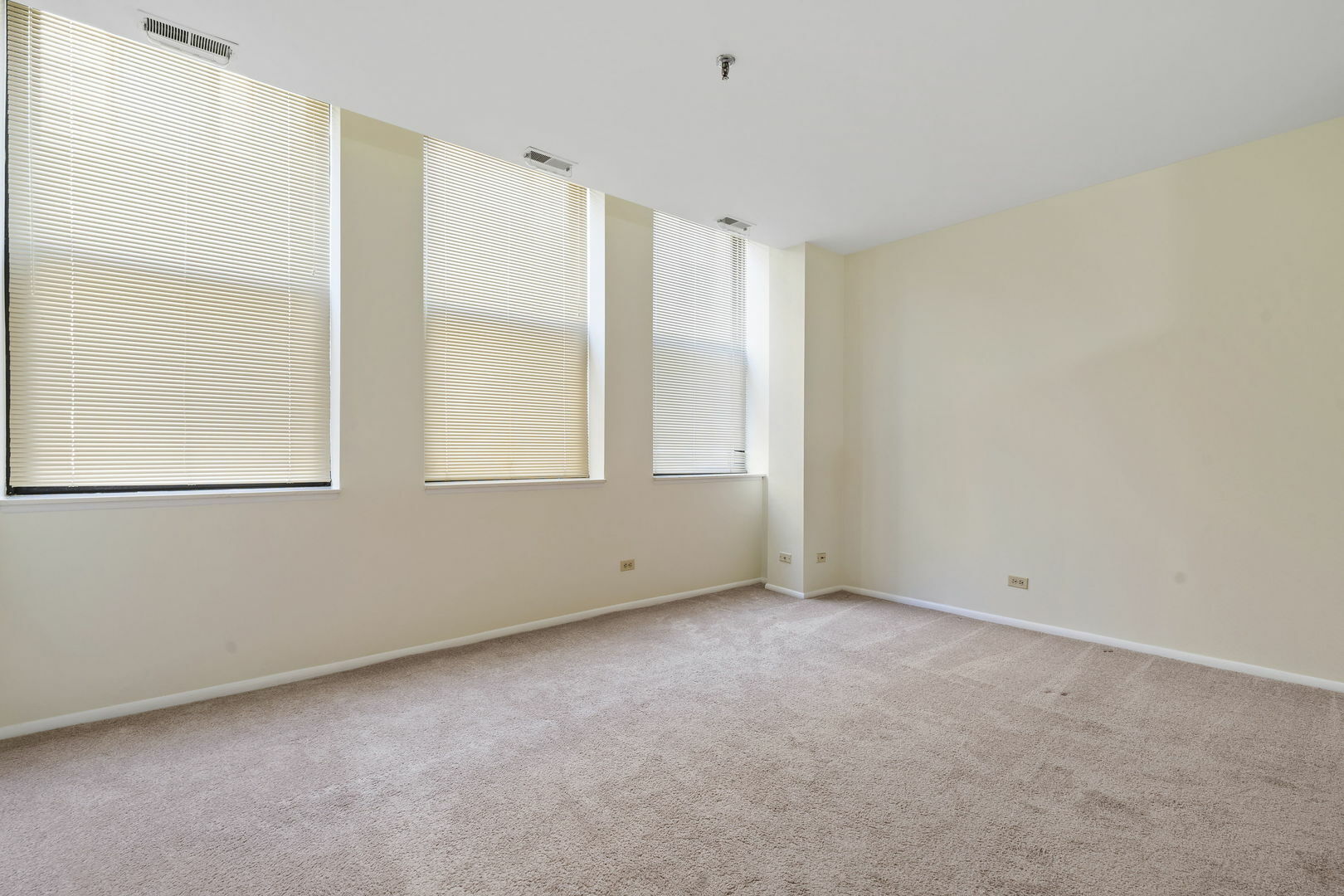 Property Photo: 640 S Federal Street 609 IL 60605