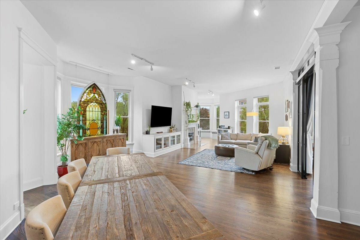 Property Photo: 1313 N Wood Street 2 IL 60622