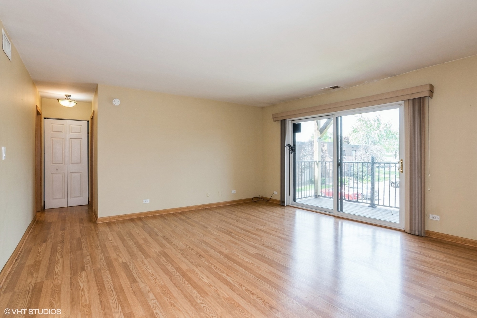 Property Photo: 621 Tralee Court 2D IL 60193